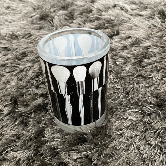 Vanity Cup Makeup Brushes - Picture 1 of 5